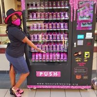 Custom Hair Wigs Eyelash Pink Vending Machine With Cashless Payment System
