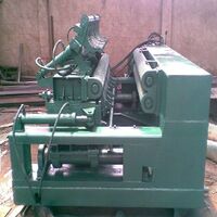 Fully automatic log veneer peeling machine